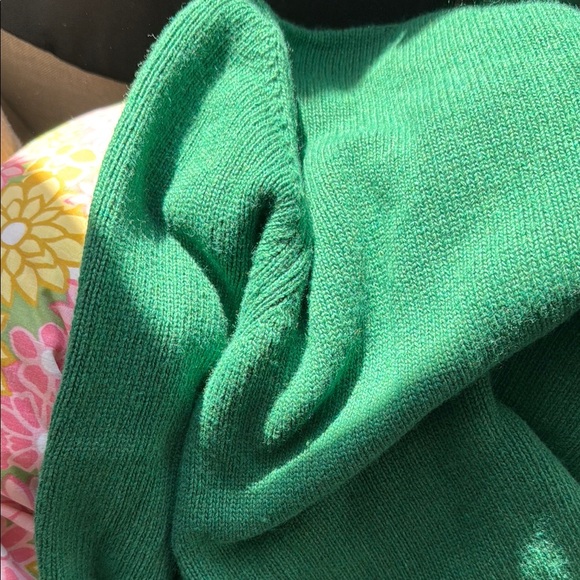 Gimaguas Green Sweater with Yin-Yang Design - Picture 4 of 4